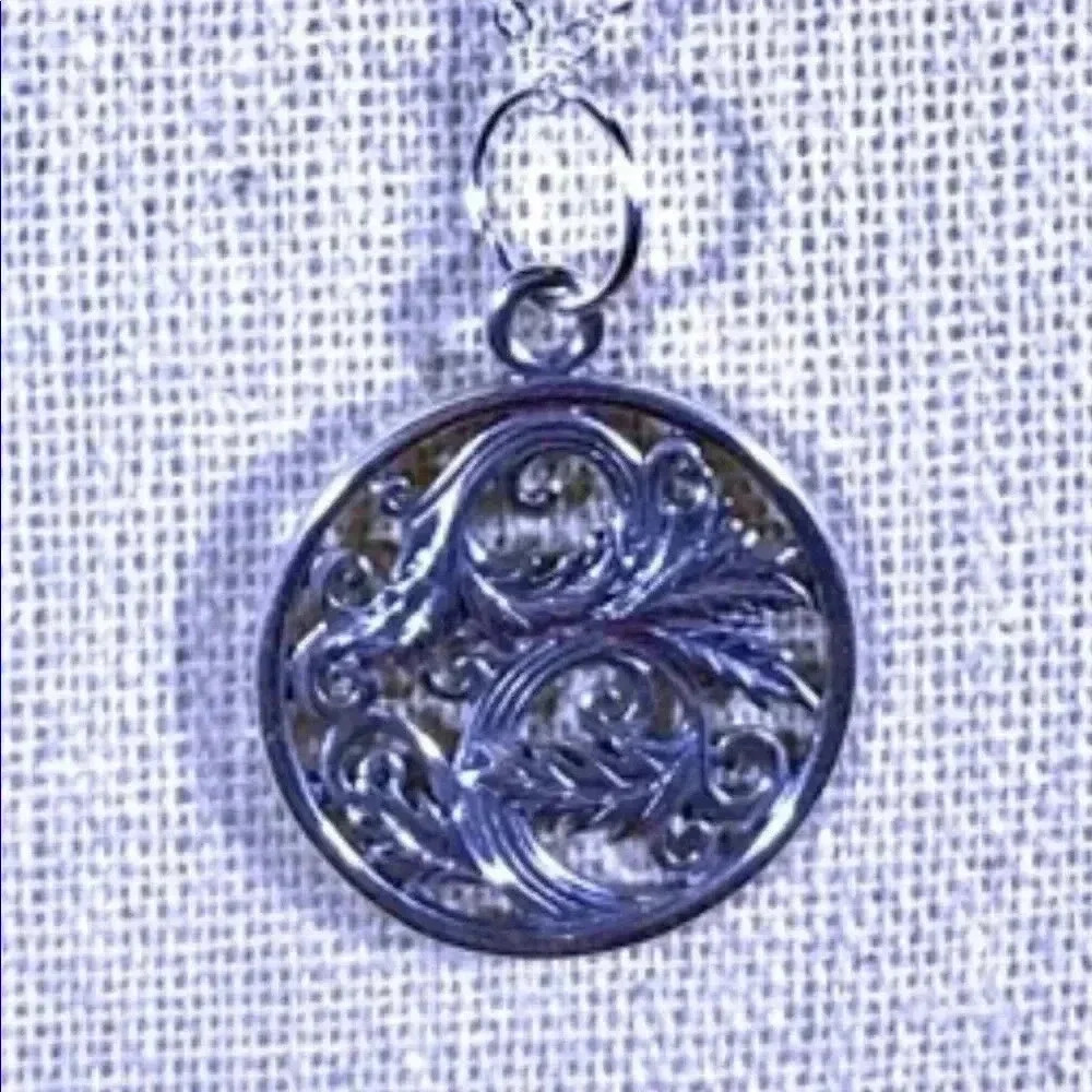 NWT | Namaste Circle Floral Pendant | 18" SS Chain
